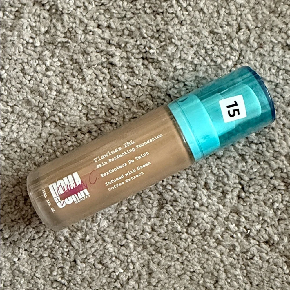 NEW- UOMA Beauty Flawless IRL Skin Perfecting Foundation in Fair Lady T5